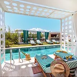 The Xon Hotel