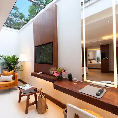The Xon Hotel *