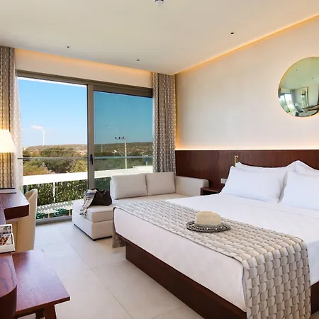 The Xon Hotel *