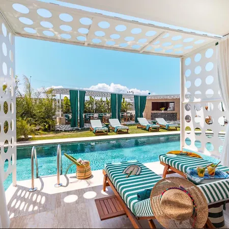 The Xon Hotel